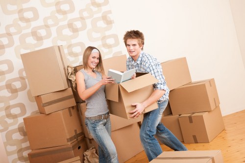 Local removal truck for flats and houses in Edgware